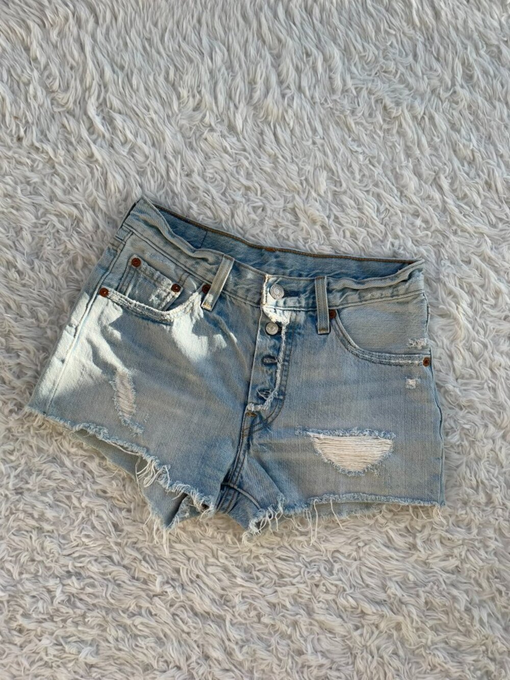 Light wash Levi's 501 denim shorts size 24